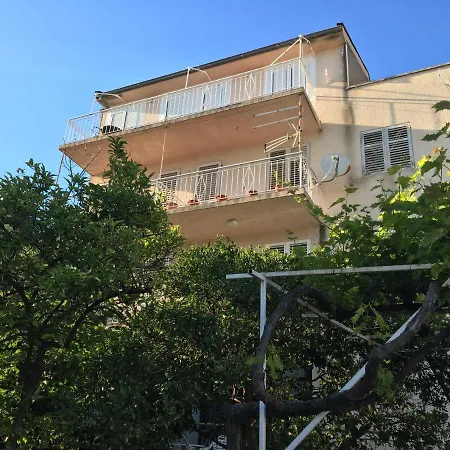 Hilda Vela アパート